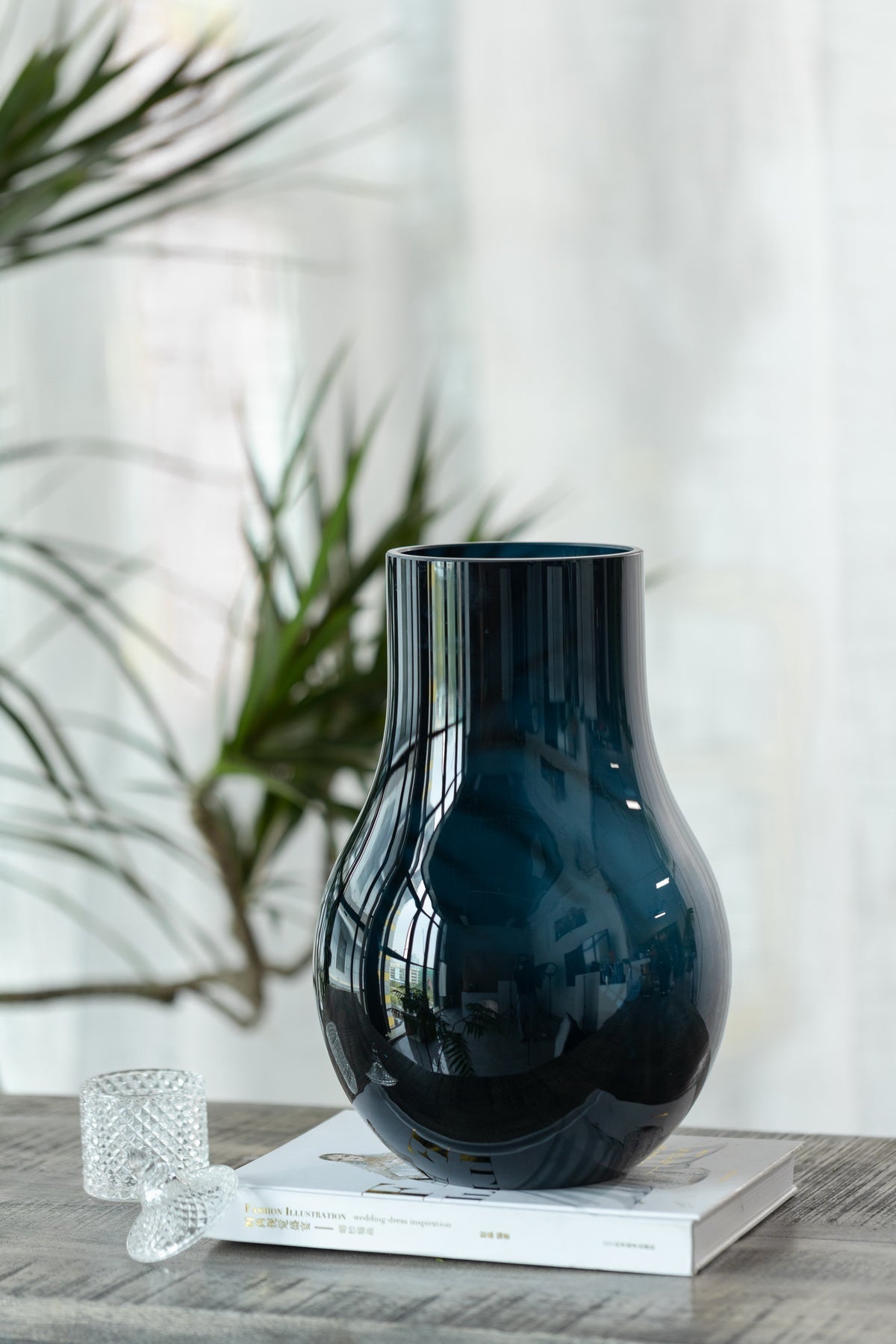 Modern elegant large vase in deep blue quality glass, DAVOS15-2