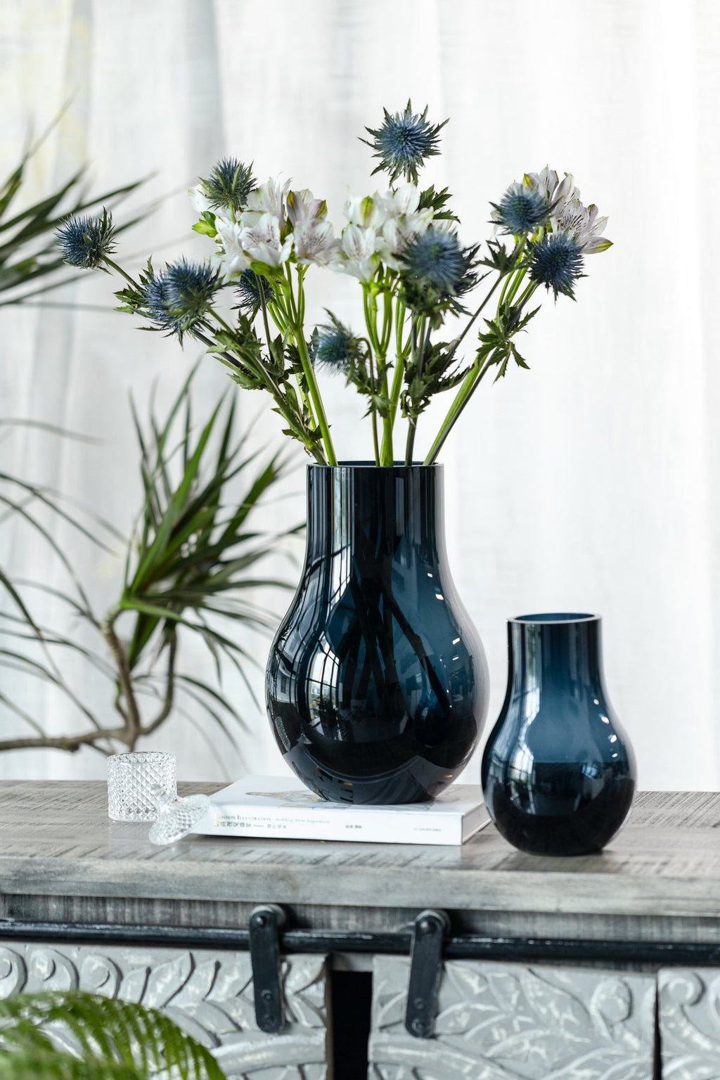 Modern elegant large vase in deep blue quality glass, DAVOS15-1