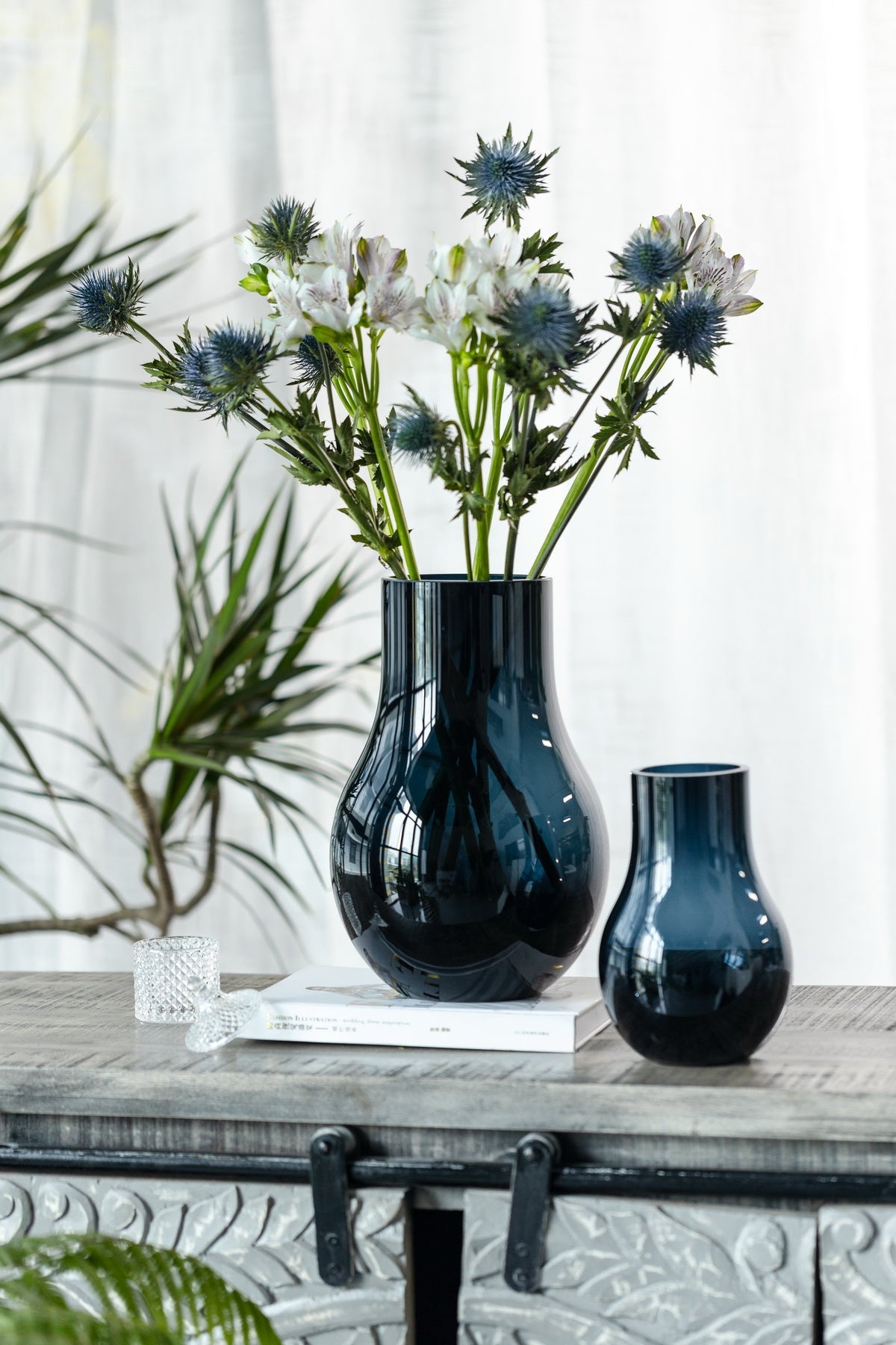 Modern elegant large vase in deep blue quality glass, DAVOS15-1